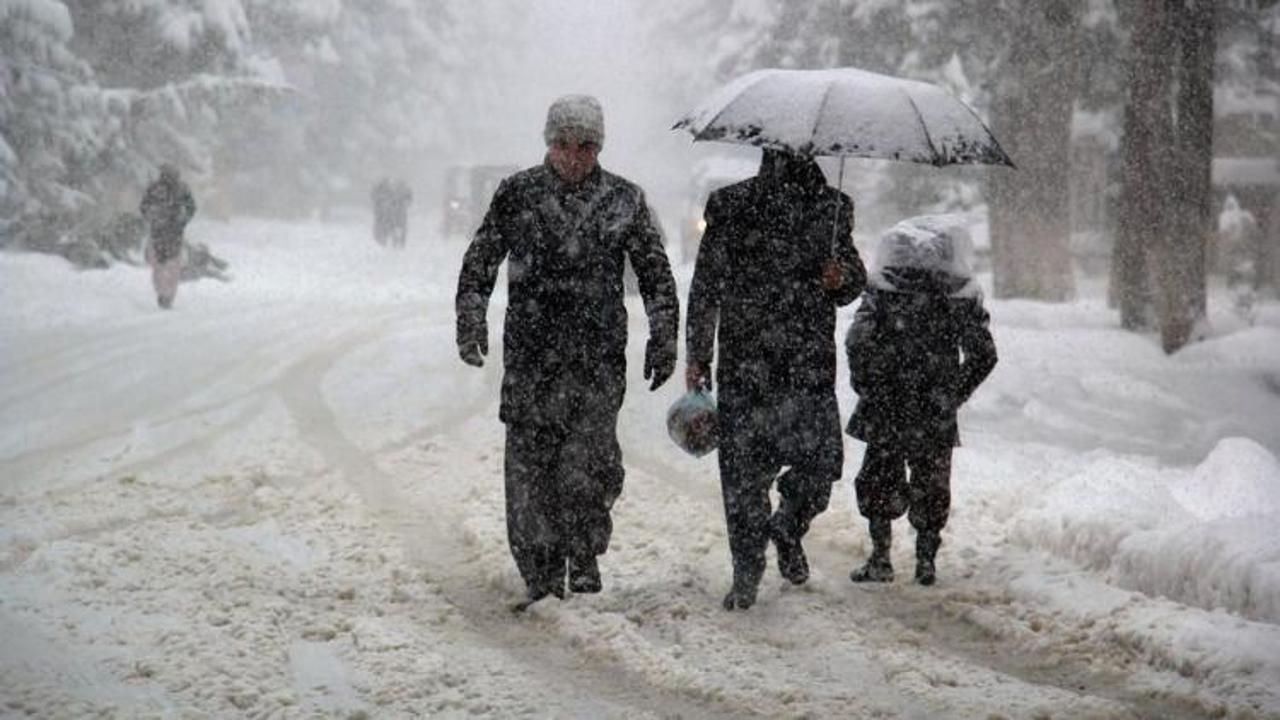 Afganistan'da 25 çocuk soğuk hava nedeniyle öldü