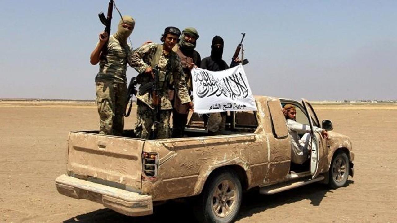 El Nusra, Suriye'deki yardım konvoyuna saldırdı