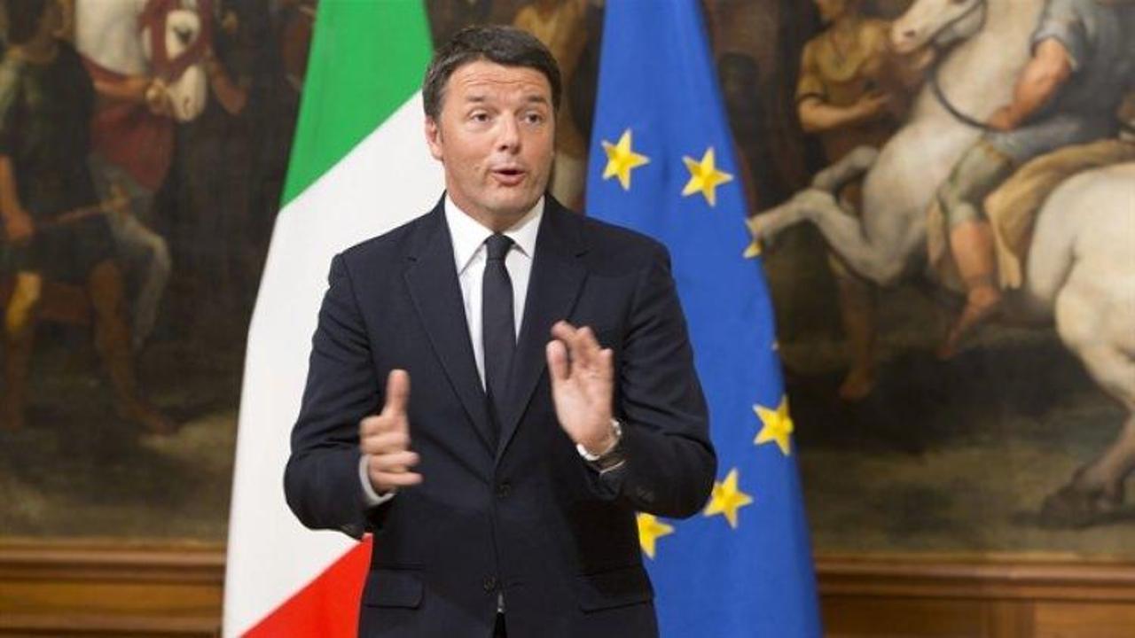 İtalya'da Renzi partisinin liderliğinden ayrıldı