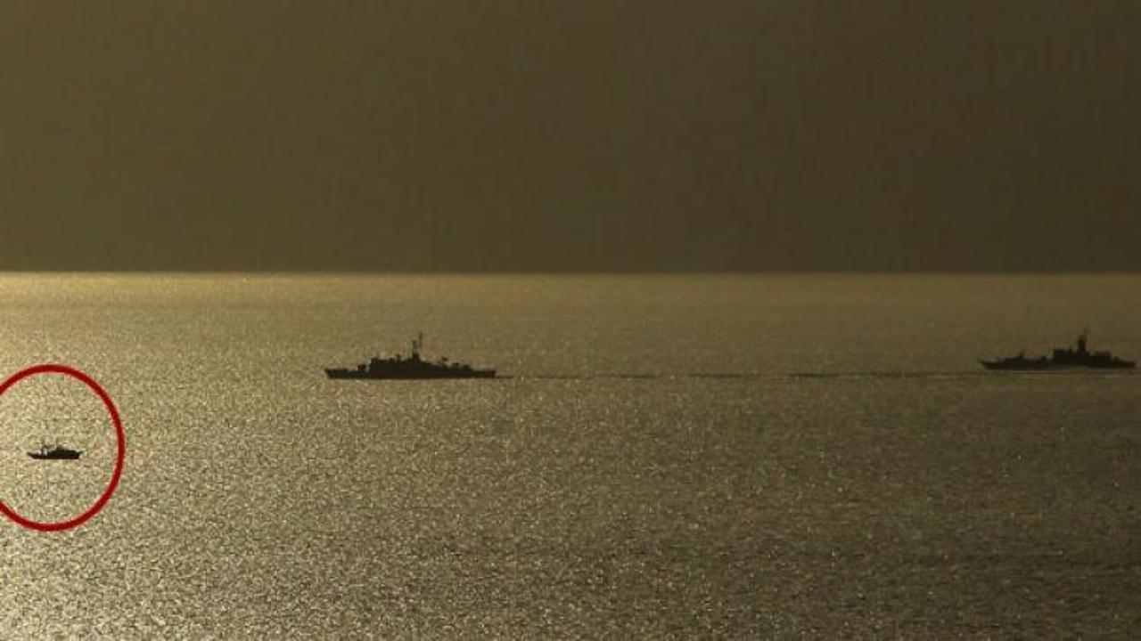 Türk ve Yunan savaş gemileri burun buruna