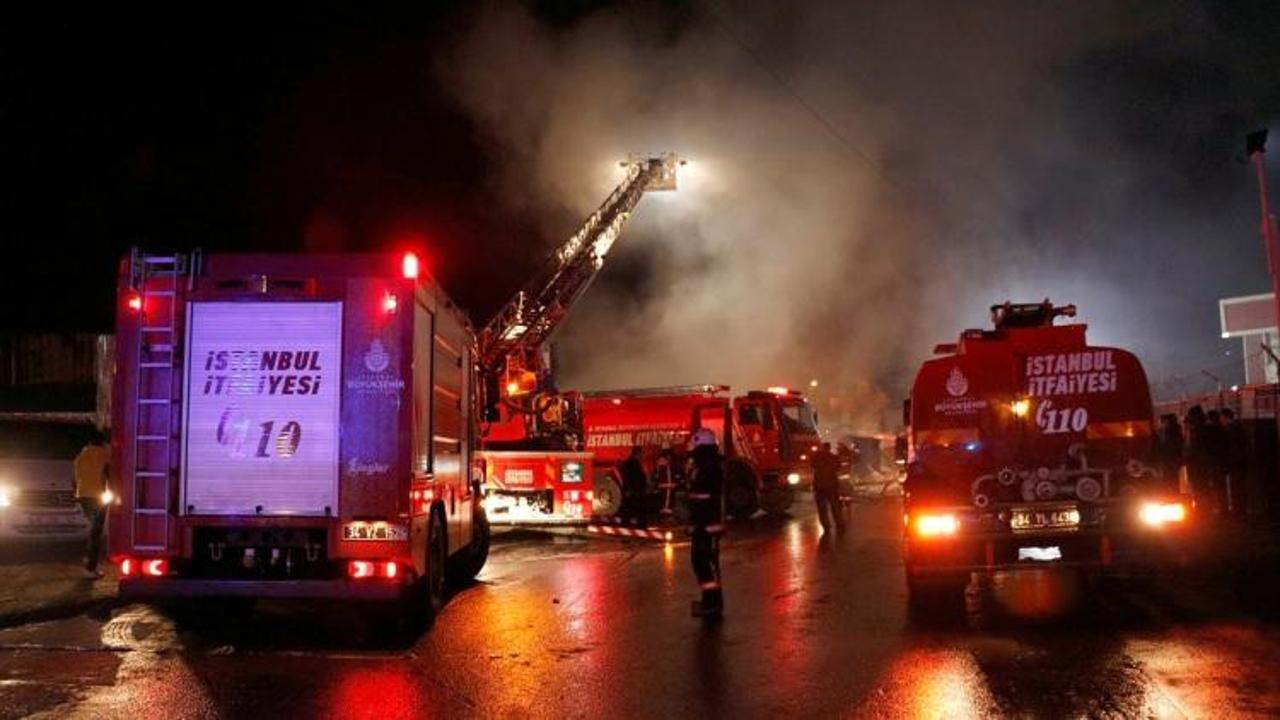 Sultangazi'de ambalaj atığı tesisinde yangın