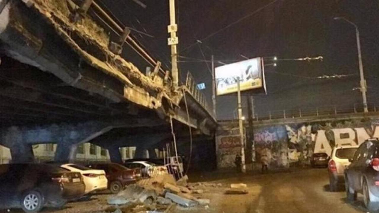 Kiev'de köprü çöktü