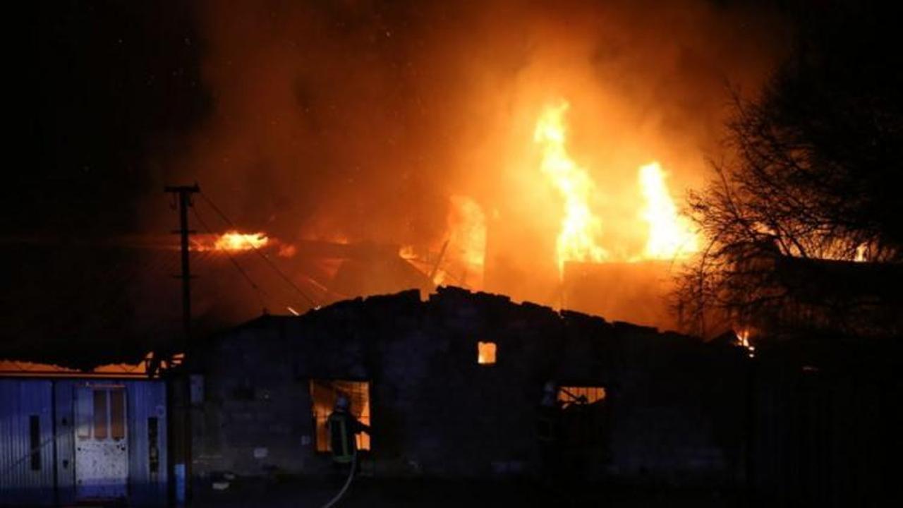 Adana'da kereste fabrikasında yangın