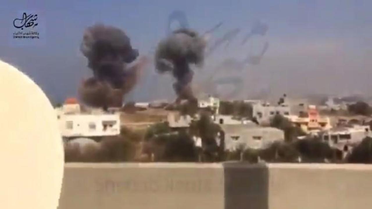 İsrail Gazze'ye bomba yağdırdı! İşte o anlar