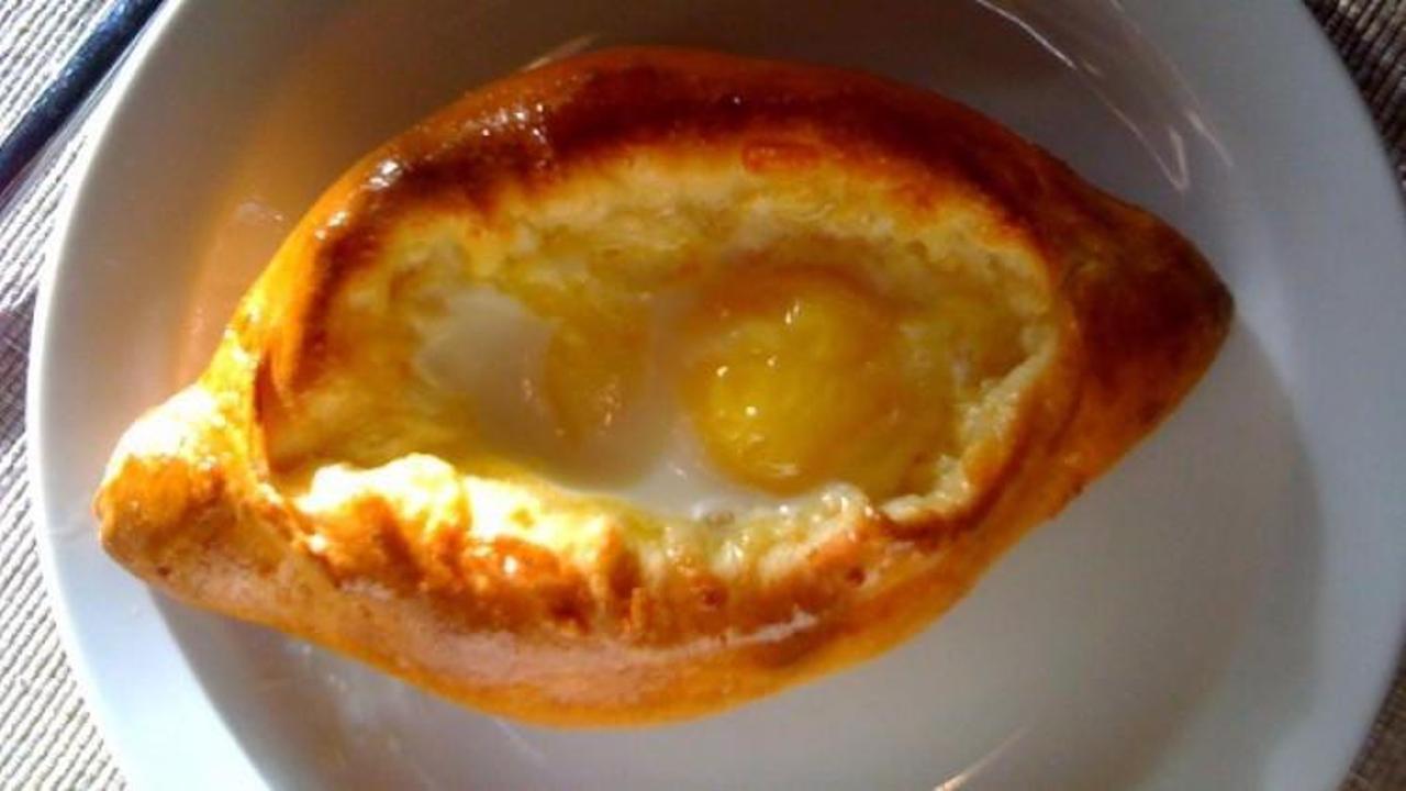 Milf&ouml;yl&uuml; hamuruyla yumurtalı pide tarifi