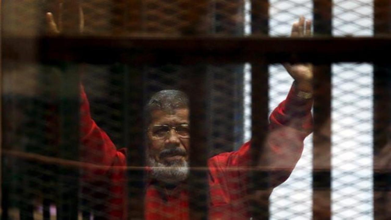 Mursi: Meşru Cumhurbaşkanı benim