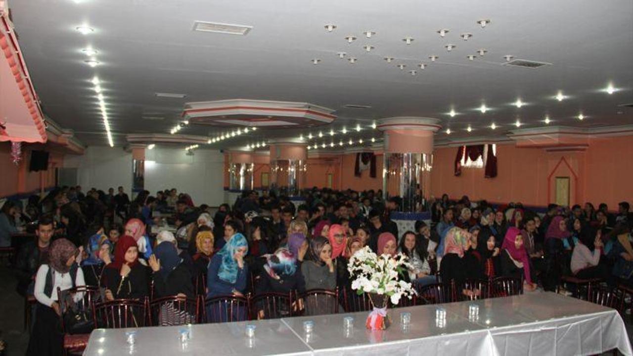 Suşehri'nde "İdeal Gençlik, Bilinçli Aile" konulu konferans