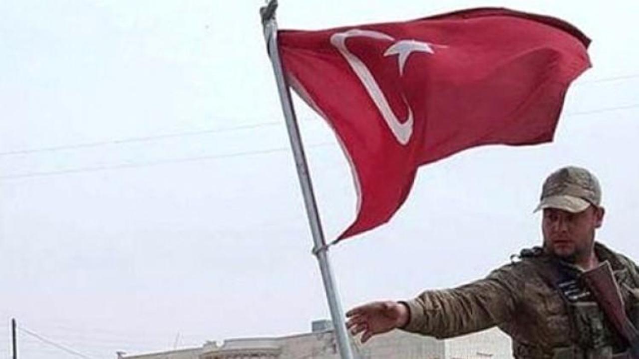 Sıcak çatışma! Köye Türk bayrağı diktiler