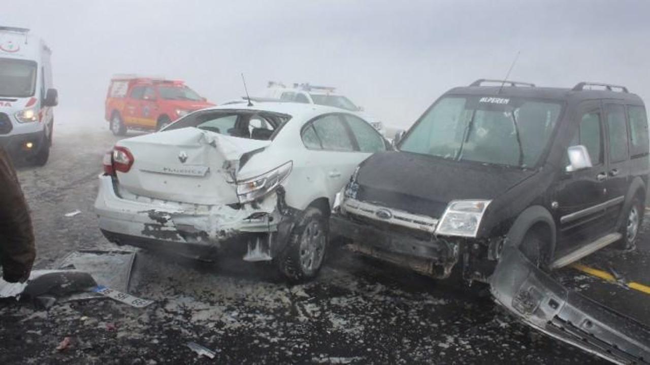 6 ara&ccedil; birbirine girdi: &Ccedil;ok sayıda yaralı var!