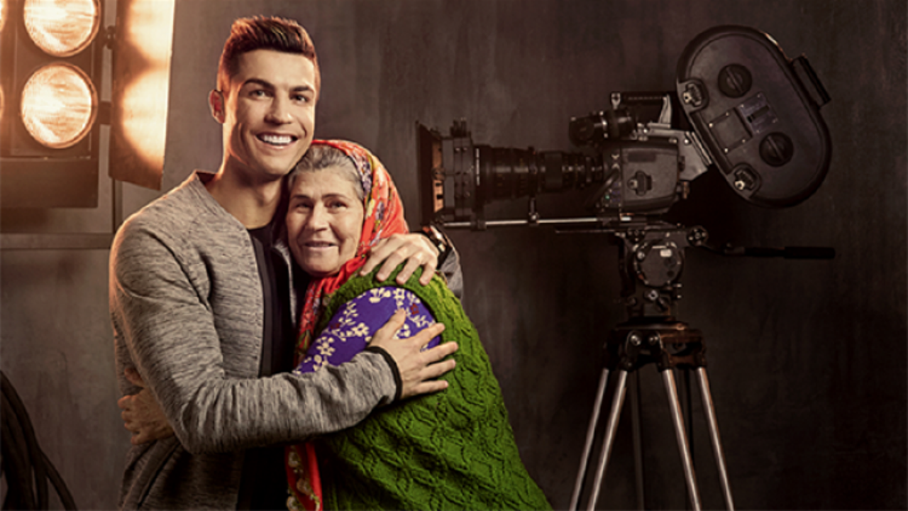 Ronaldo ile Ümmiye Teyze aynı reklam filminde