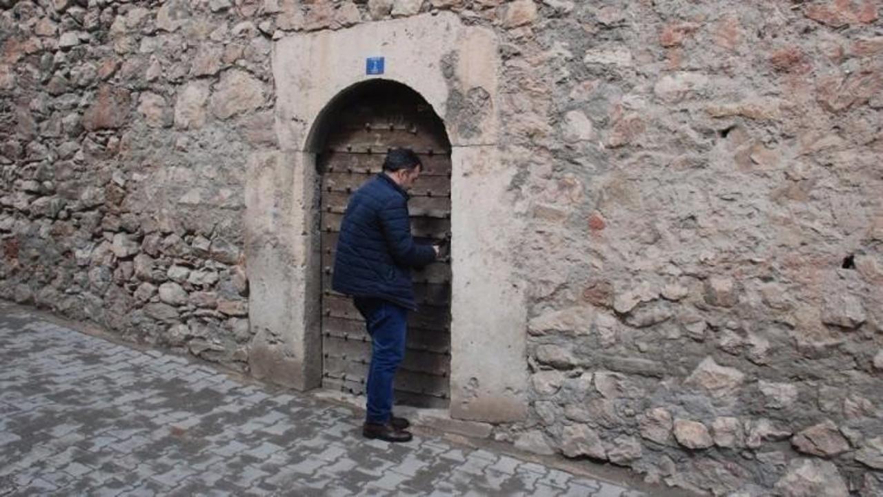 265 yıllık hanı satılığa &ccedil;ıkardı