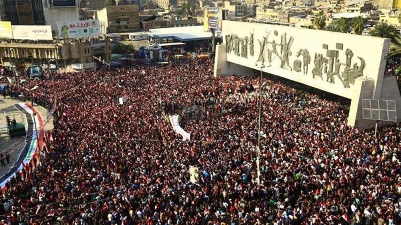 Bağdat'ta 1 milyon kişi reform meydanına iniyor