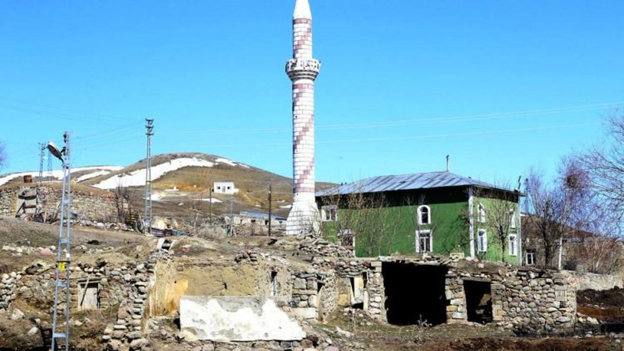 Erzurum'un Horasan ilçesinde okullar tatil edildi