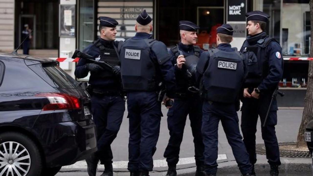 Paris’te bir cami tahliye edildi