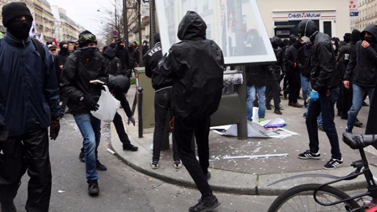 Paris'te polis şiddetine karşı protesto!