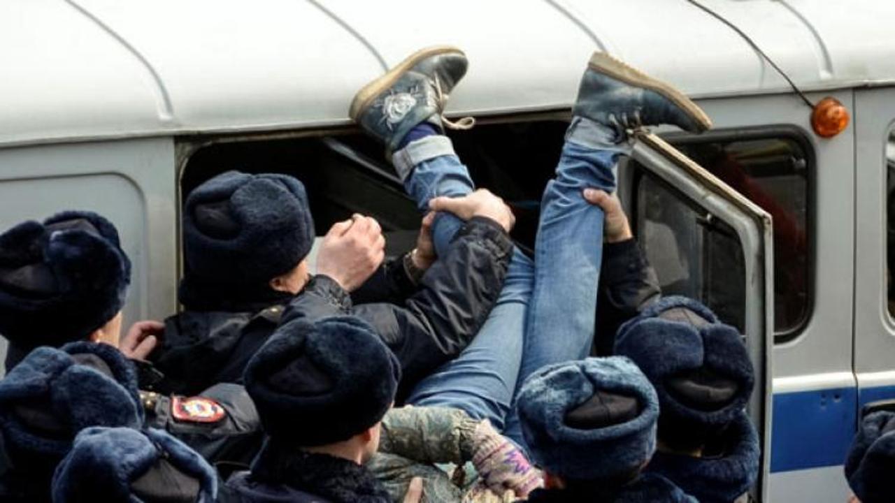 Rusya'da ortalık karıştı! 500'den fazla gözaltı