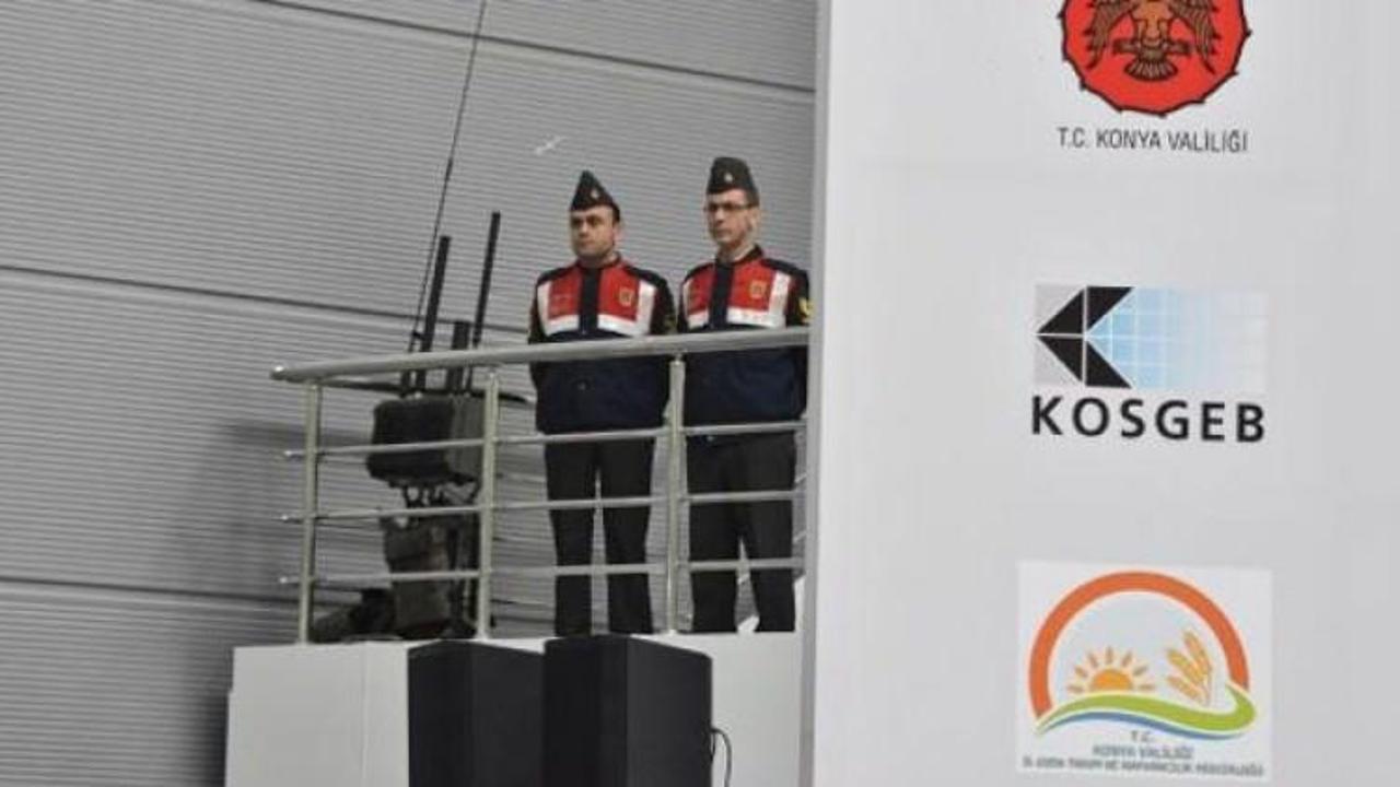 Türkeş'in konuştuğu alanda dikkat çeken görüntü