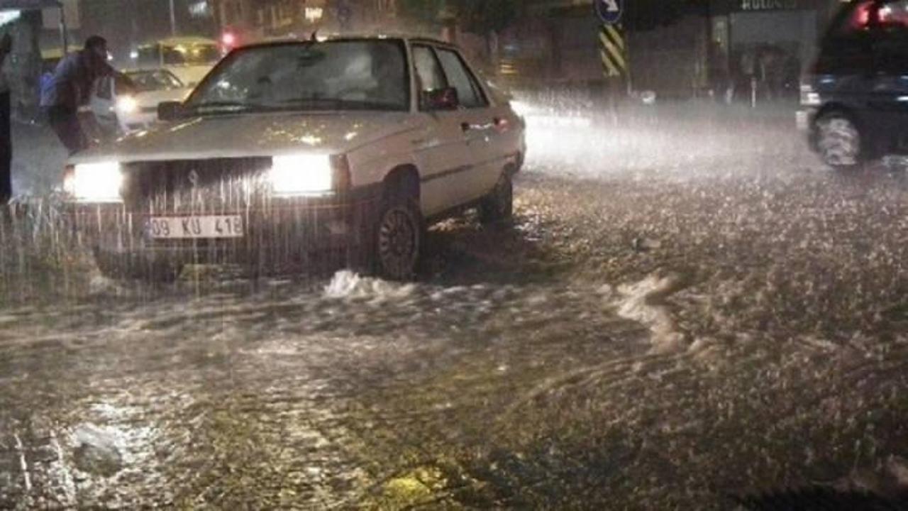 Aydın'da sağanak yağış hayatı olumsuz etkiledi