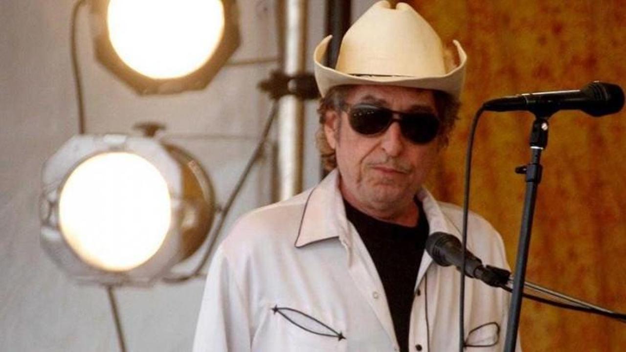 Bob Dylan Nobel ödülünü aldı