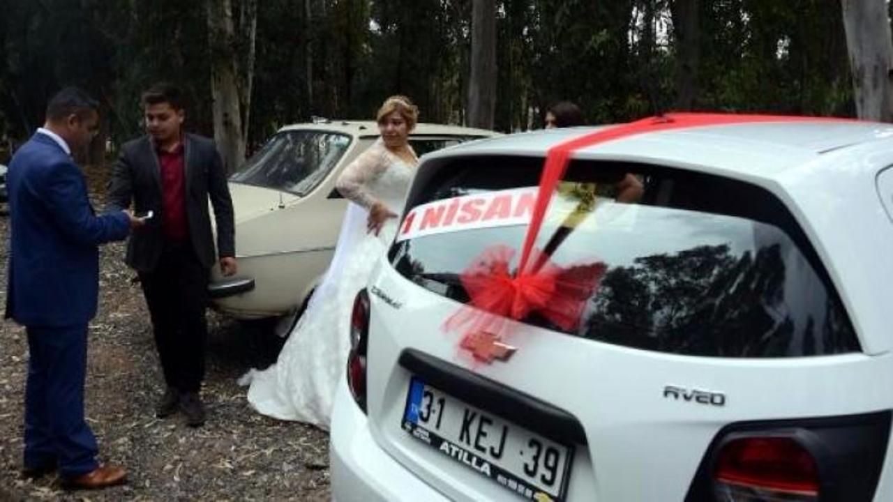 Fotoğraf &ccedil;ektiren gelin ile damada '1 Nisan' şoku!