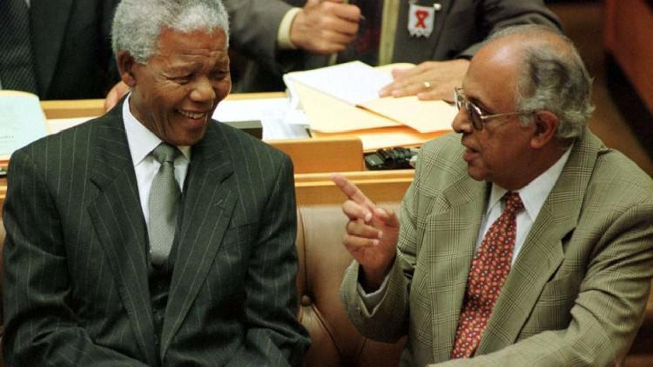 Mandela'nın dava arkadaşı hayatını kaybetti