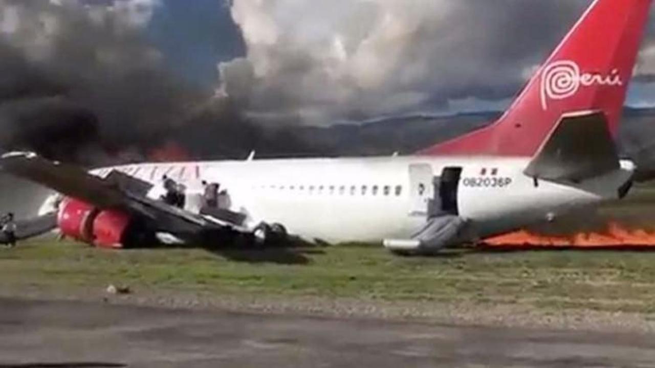 Peru'da içinde 141 yolcu bulunan uçak alev aldı