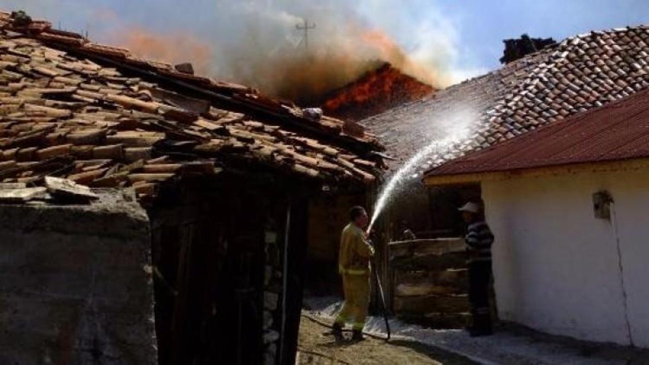 Çankırı'da facia! Bir köy yanıyor