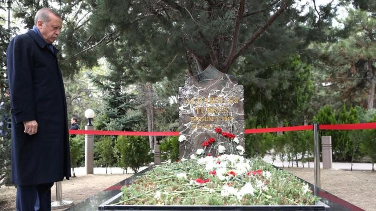 Erdoğan'dan Alparslan Türkeş'e vefa!