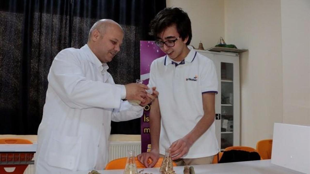 Lise &ouml;ğrencisi sorgum bitkisinden yakıt &uuml;retti