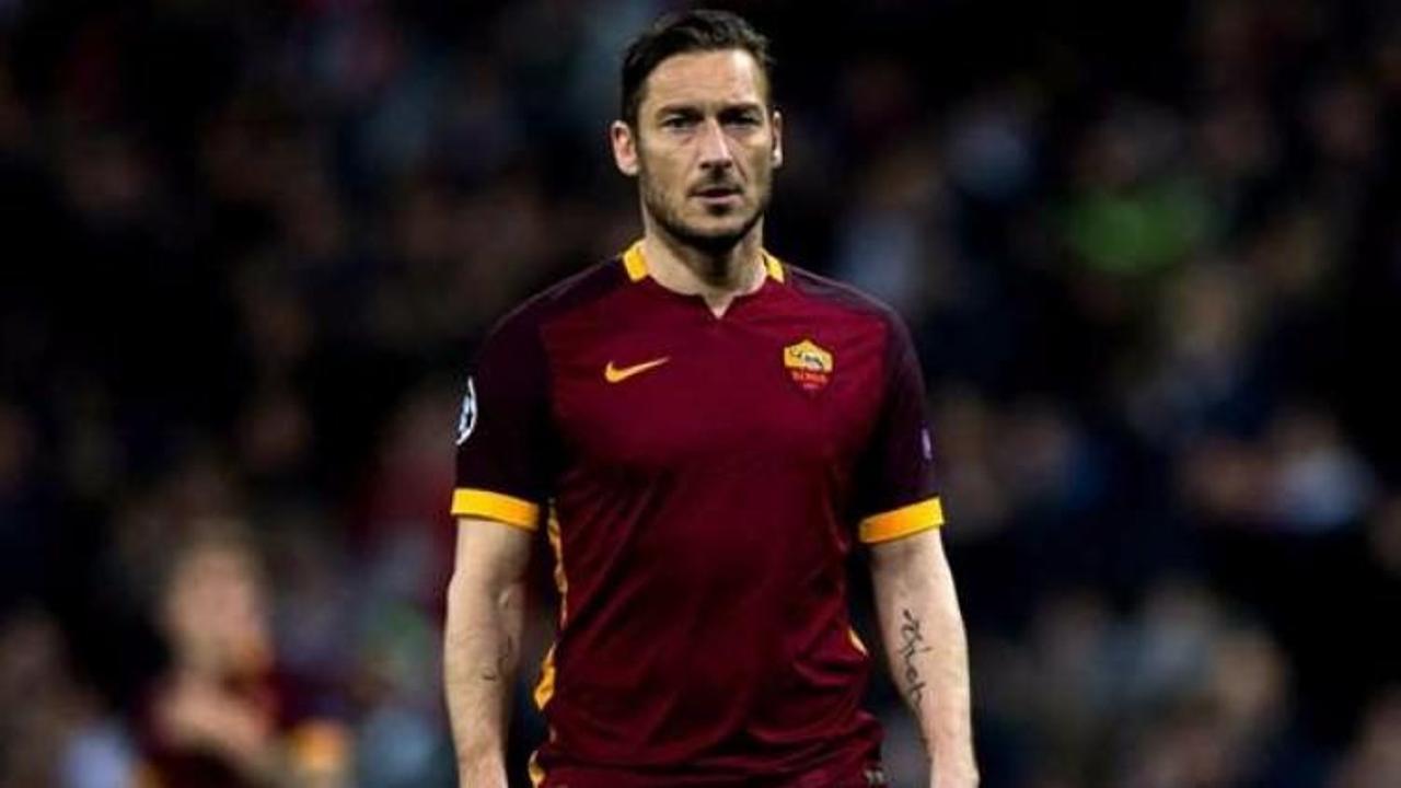 Totti'den Suriyeli &ccedil;ocuklara destek!