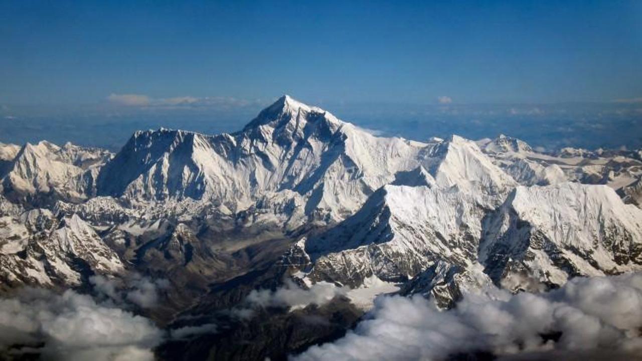 Everest Dağı’nın yüksekliği yeniden ölçülecek 