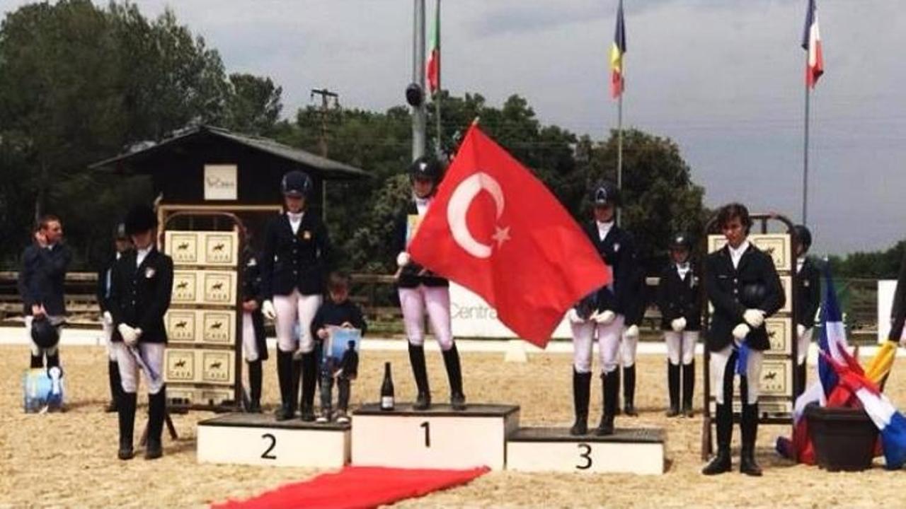 İspanyollara bayrak yaptıran Türk! 