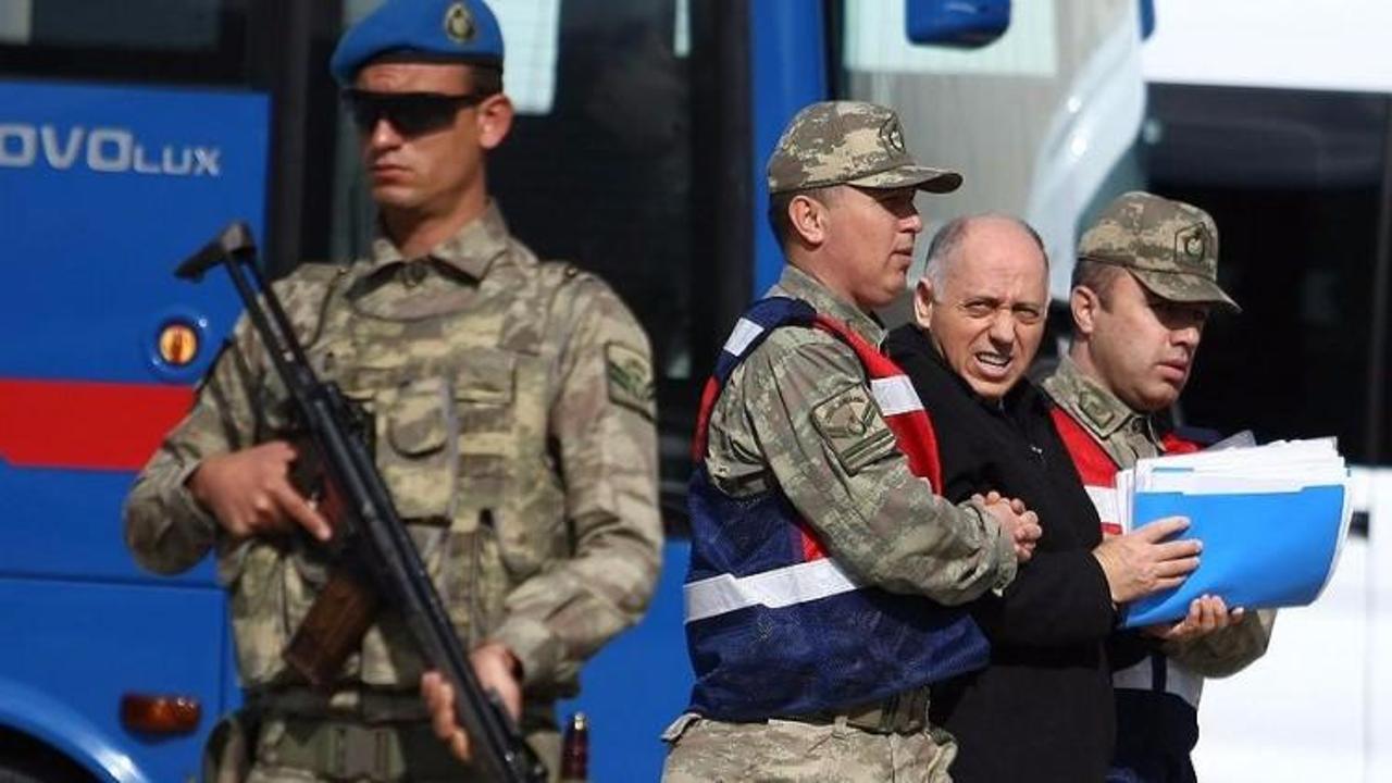 2 general hakkında yakalama kararı!