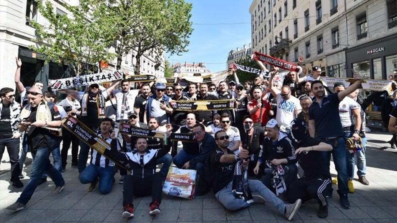 Lyon sokaklarını Beşiktaş Çarşı'ya çevirdiler!
