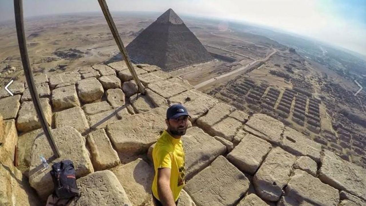 Piramitlere tırmanan çılgın Türk!
