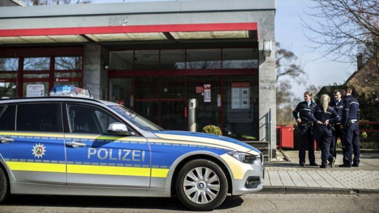 Almanya'da silahlı banka soygunu!