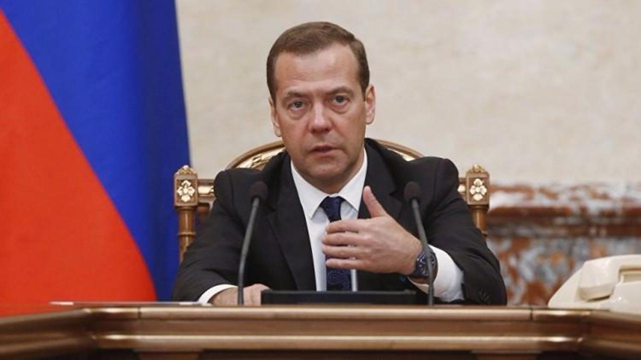 Rusya'yı sarsan karara Medvedev'den tepki!