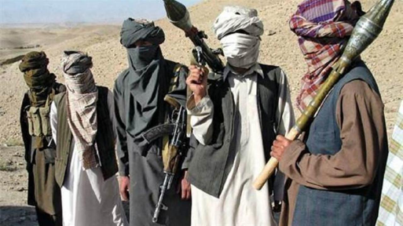 Afganistan'da Taliban karakola saldırdı