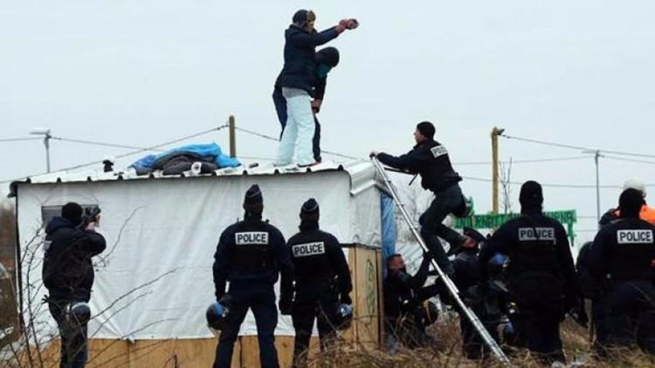 Fransa'da sığınmacılar birbirleriyle kavga etti