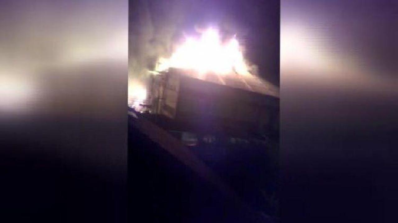 Sancaktepe'te fabrika alev alev yandı