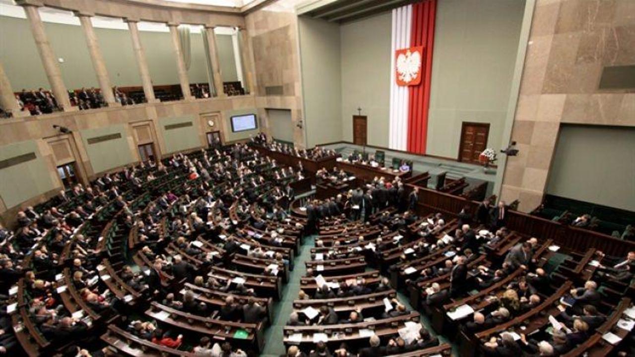 Polonya cumhurbaşkanı anayasa referandumu istedi	