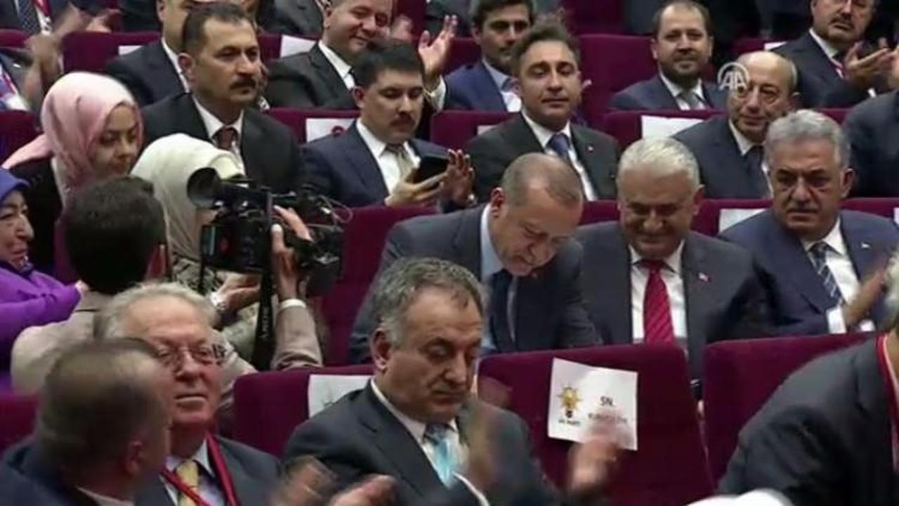Erdoğan AK Parti'de! Böyle imzaladı