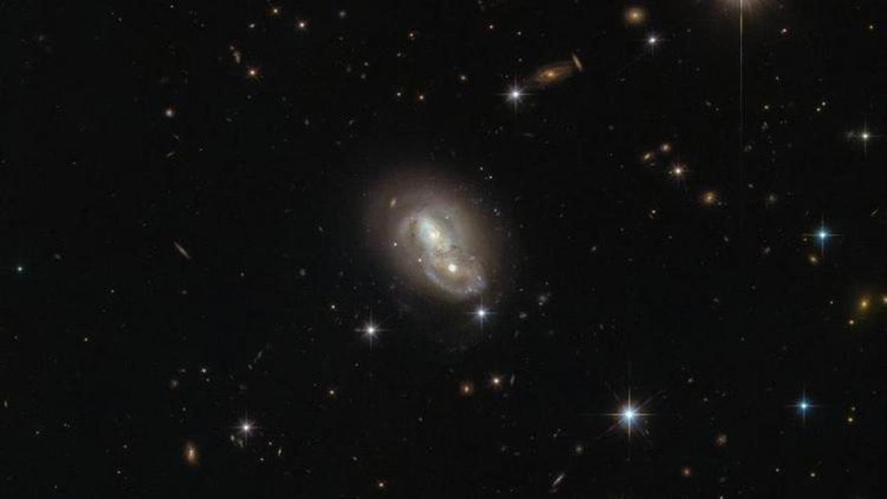 Hubble Teleskobu galaksi ikizi keşfetti
