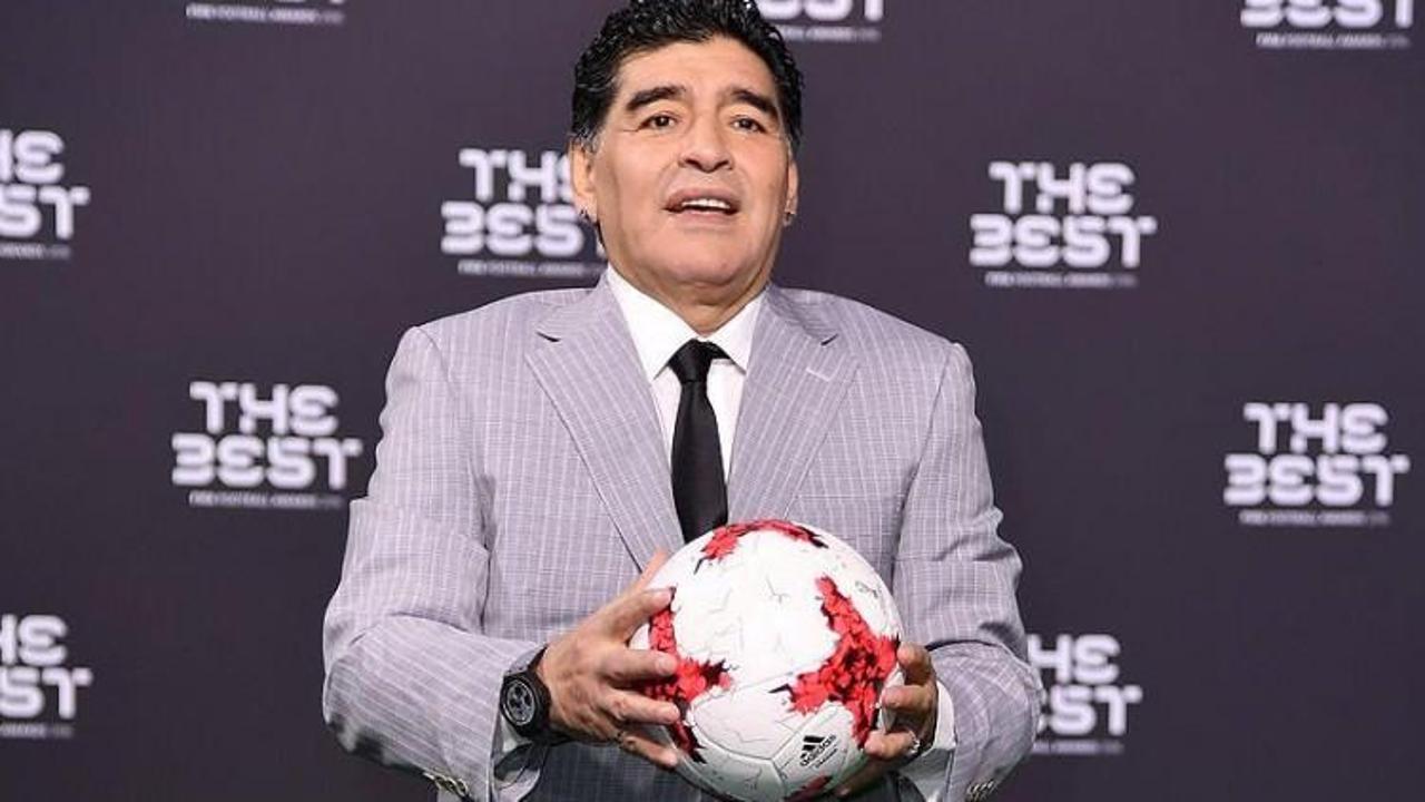 Maradona'dan sürpriz imza!