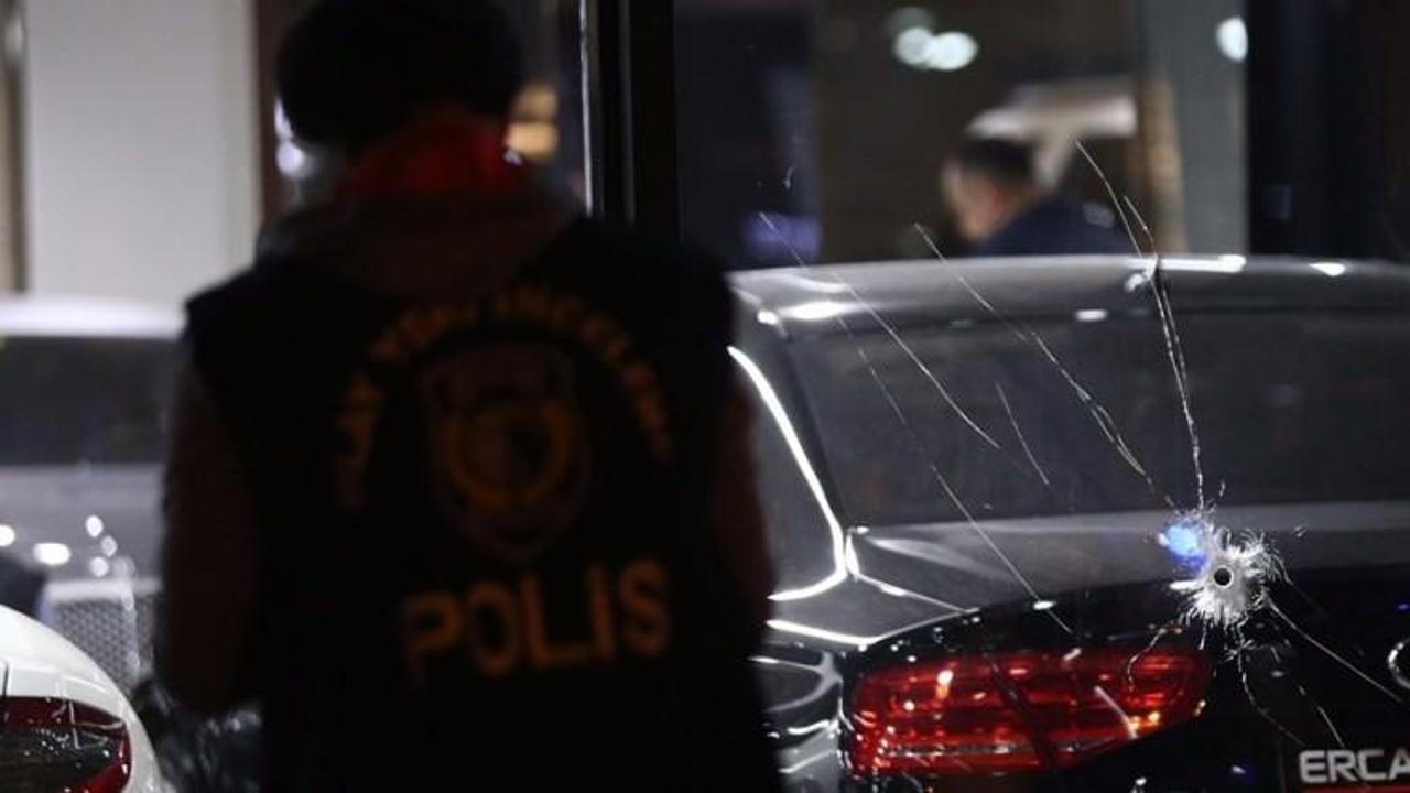 Beşiktaş'ta l&uuml;ks galeriye silahlı saldırı!