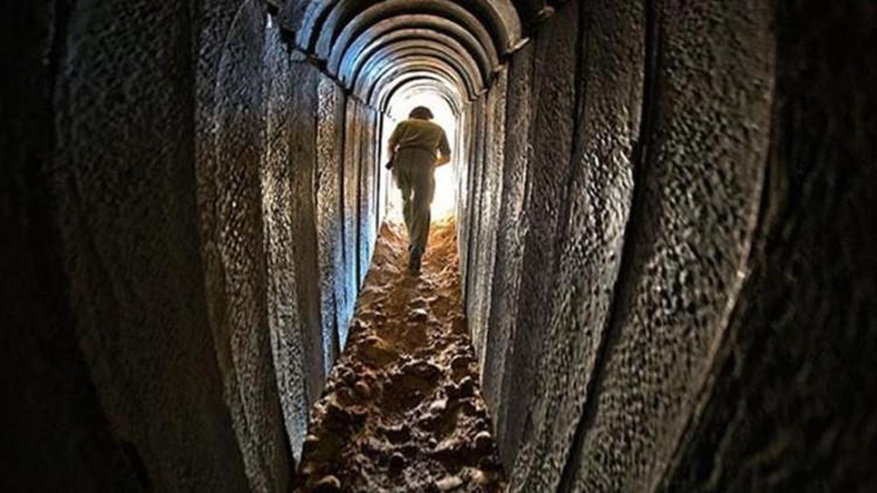 Mısır ordusu Gazze sınırındaki 2 tüneli yıktı