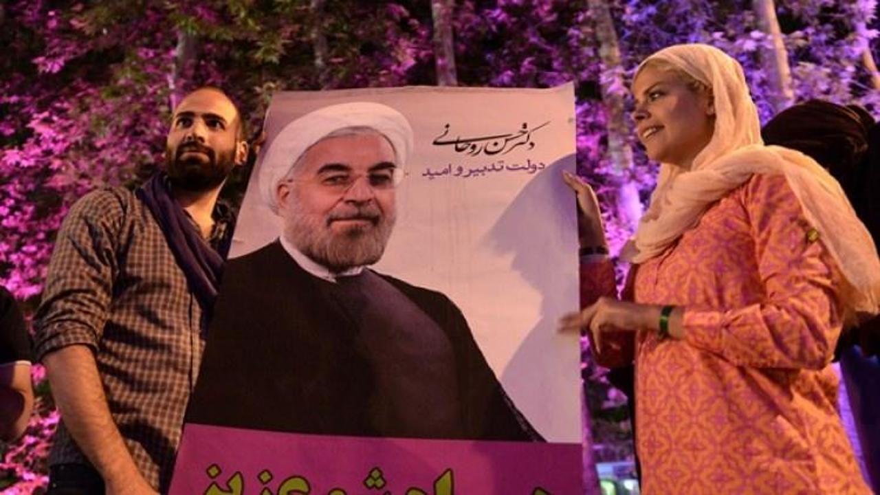 Tahran sokaklarında Ruhani'nin zaferi kutlandı