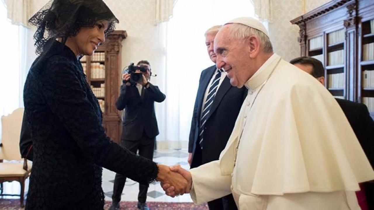Papa ile First Lady arasında geçen ilginç diyalog!