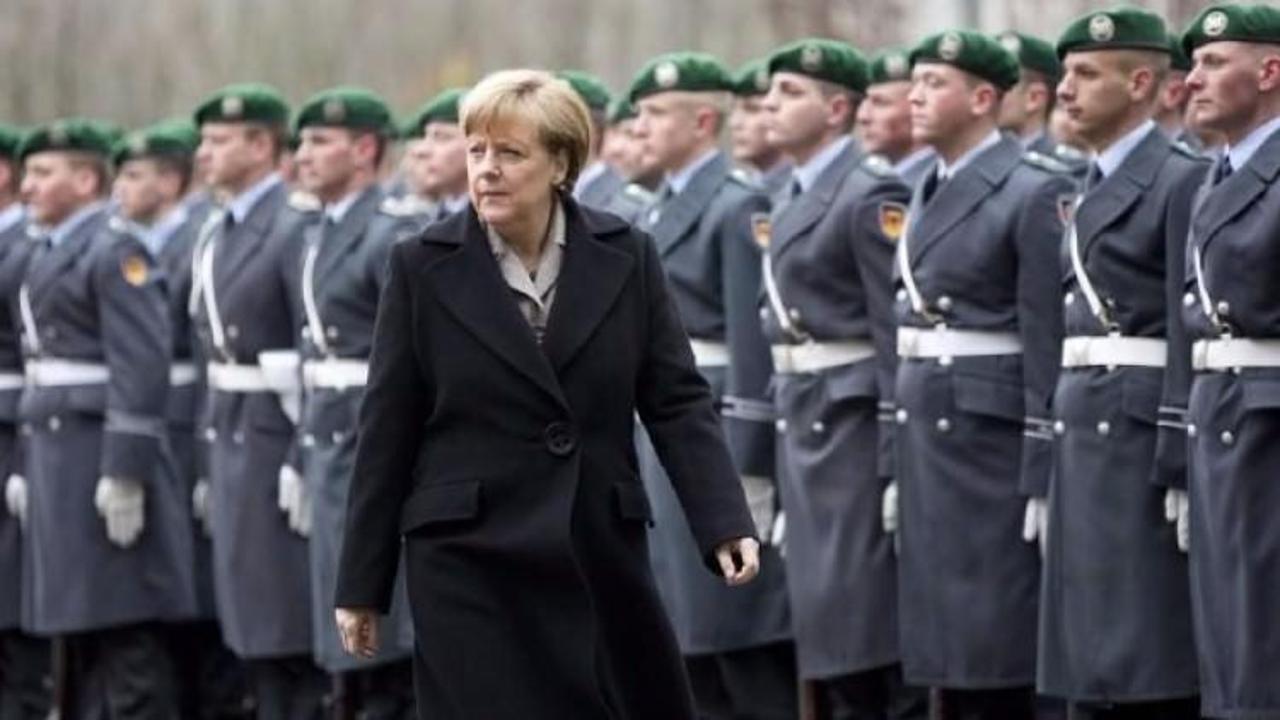 Merkel'den son hamle! Avrupa ordusunu kuruyor