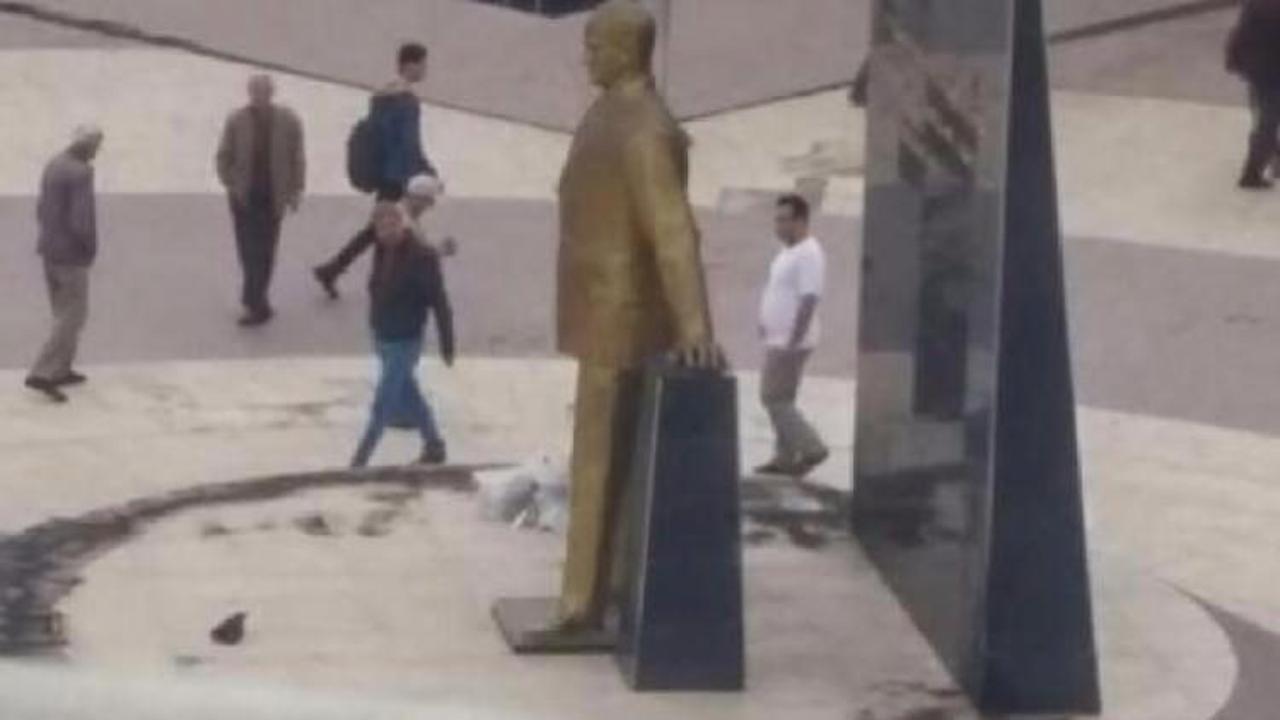 Atatürk anıtına tinerli baltalı saldırı!